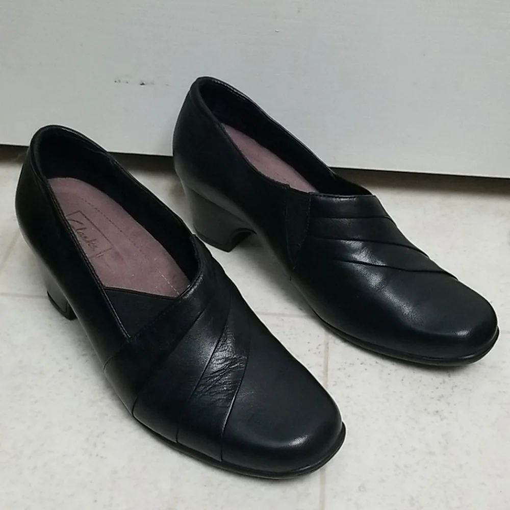 CLARKS Everyday leather slip on shoes kitten heel